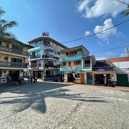 Hospedaje 3 Esquinas Guatapé Exteriör bild