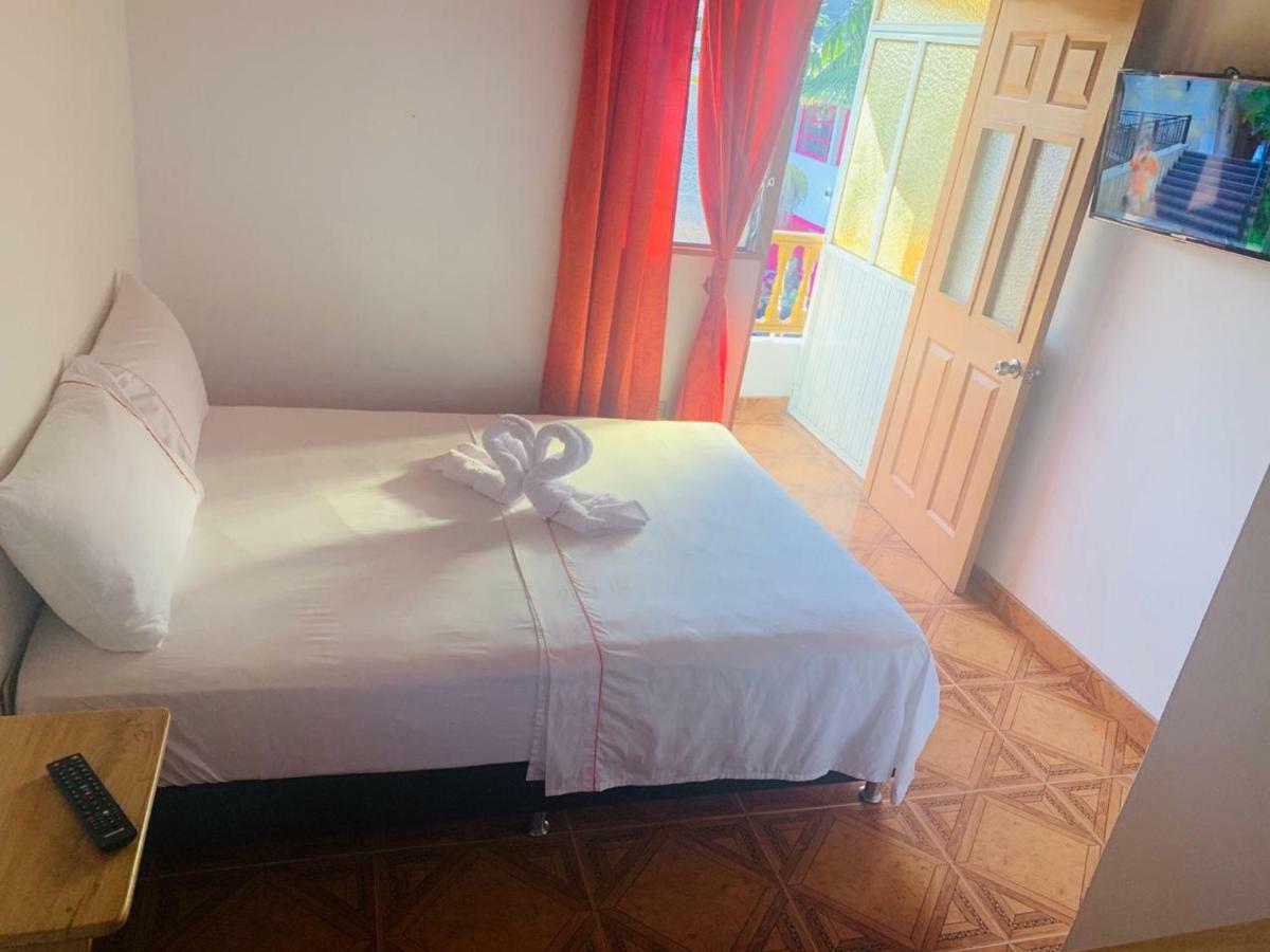 Hospedaje 3 Esquinas Guatapé Exteriör bild
